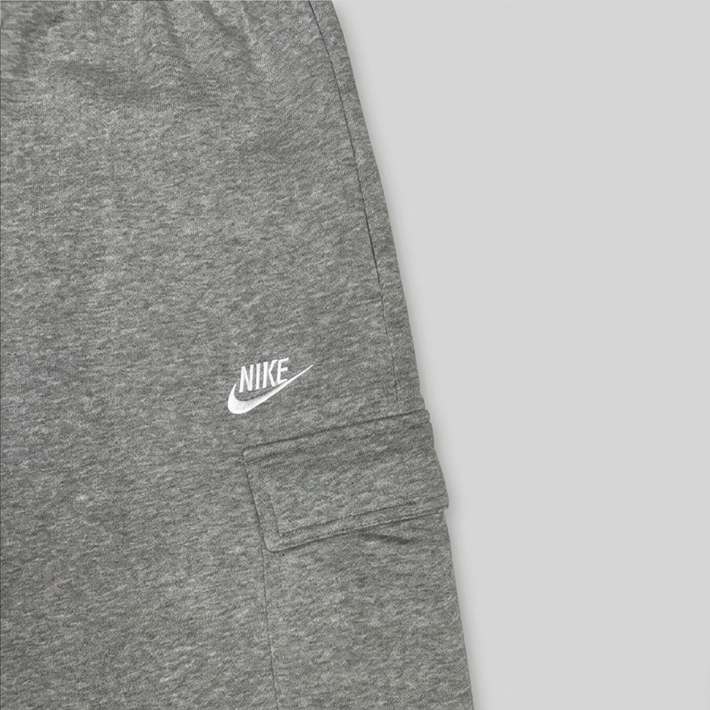 Nike Sportswear Club Fleece Cargo Gris
